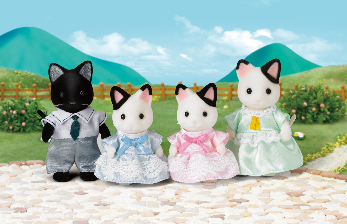 Sylvanian Families - Tuxedo Cat Family image 1