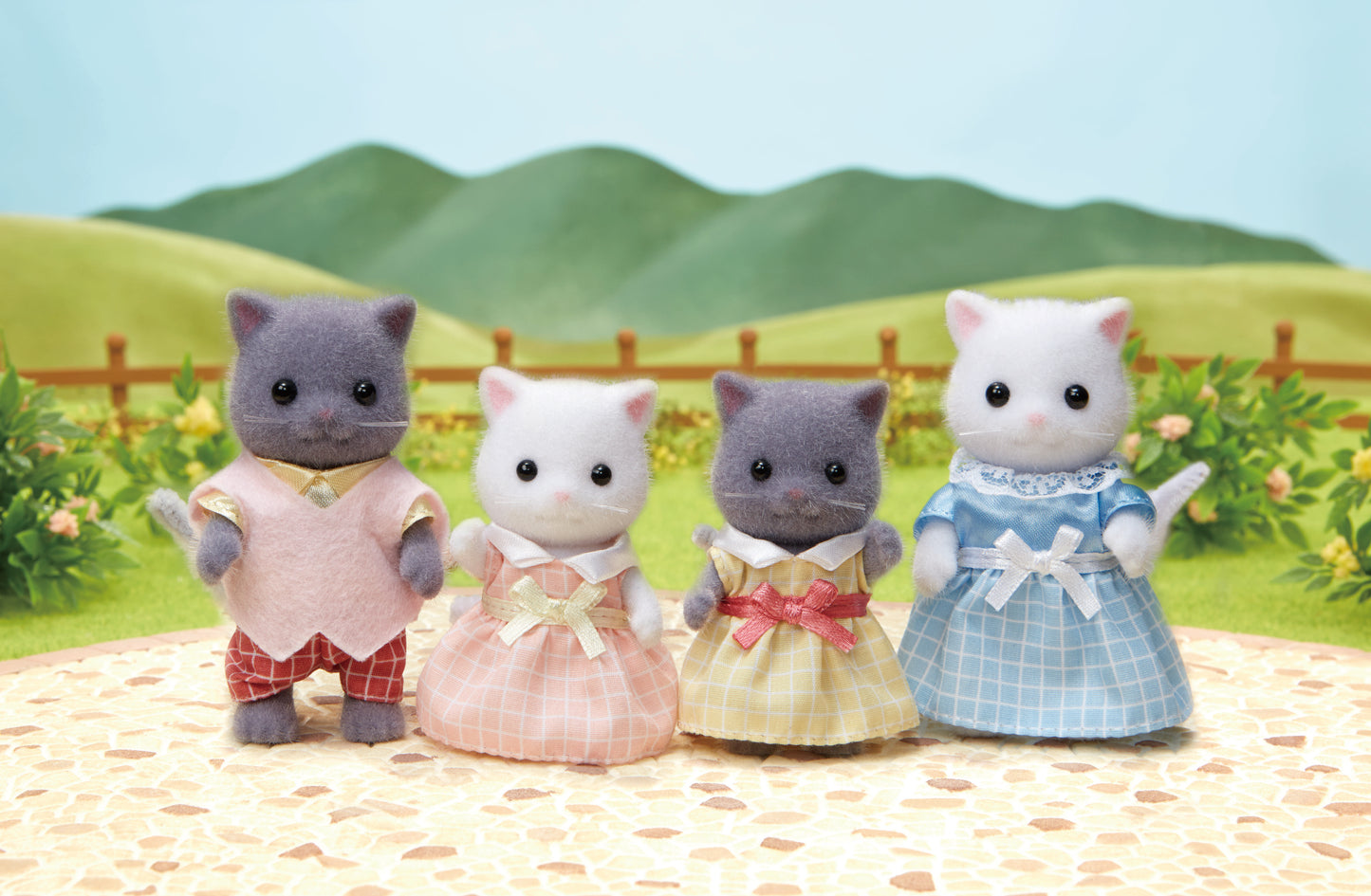 Sylvanian Families - Persian Cat Family image 1