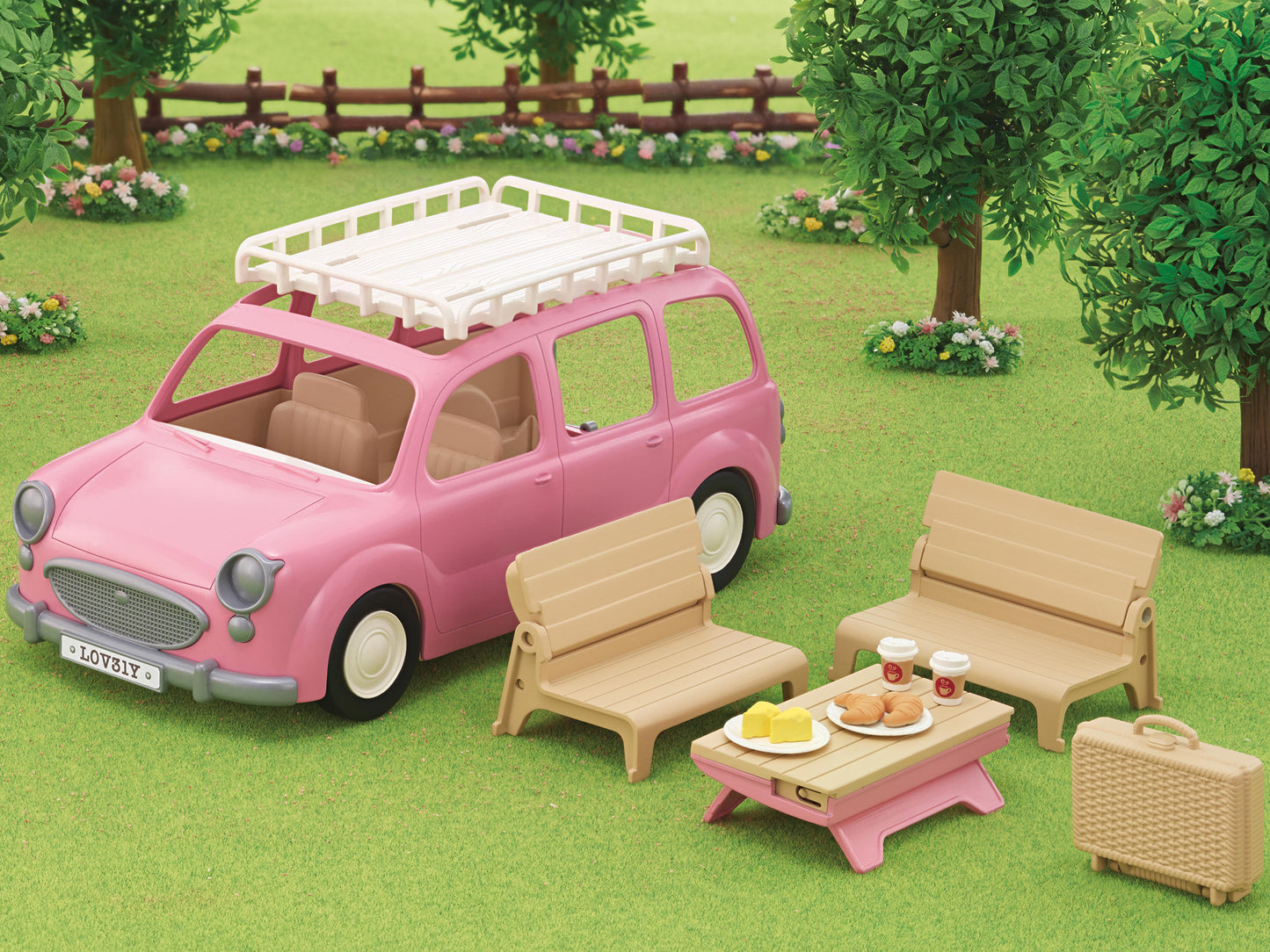 Sylvanian Families - Family Picnic Van image 1