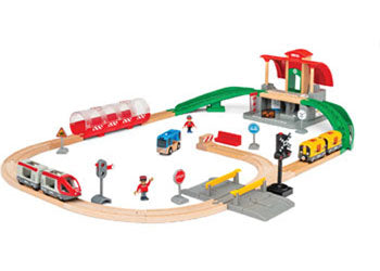 Brio - Central Train Station Set 37 pieces image 1